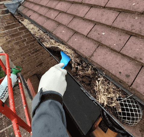 How-to-know-if-your-gutters-are-damaged-due-to-build-up